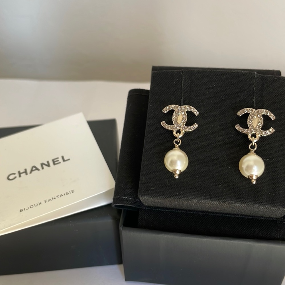 Authentic New Chanel CC Earrings with Pearl Light Gold